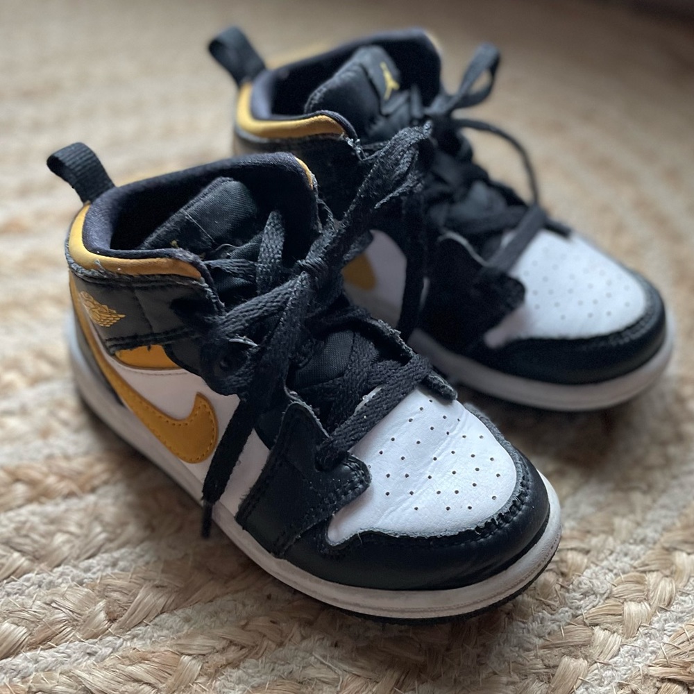 Air Jordan 1 Mid